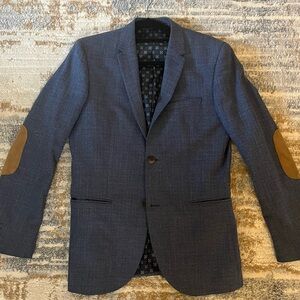 Men’s suit/blazer.